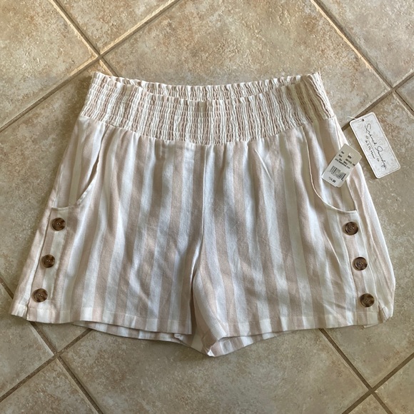 French Laundry Pants - NWT French Laundry Striped Tan and White Button Side Shorts